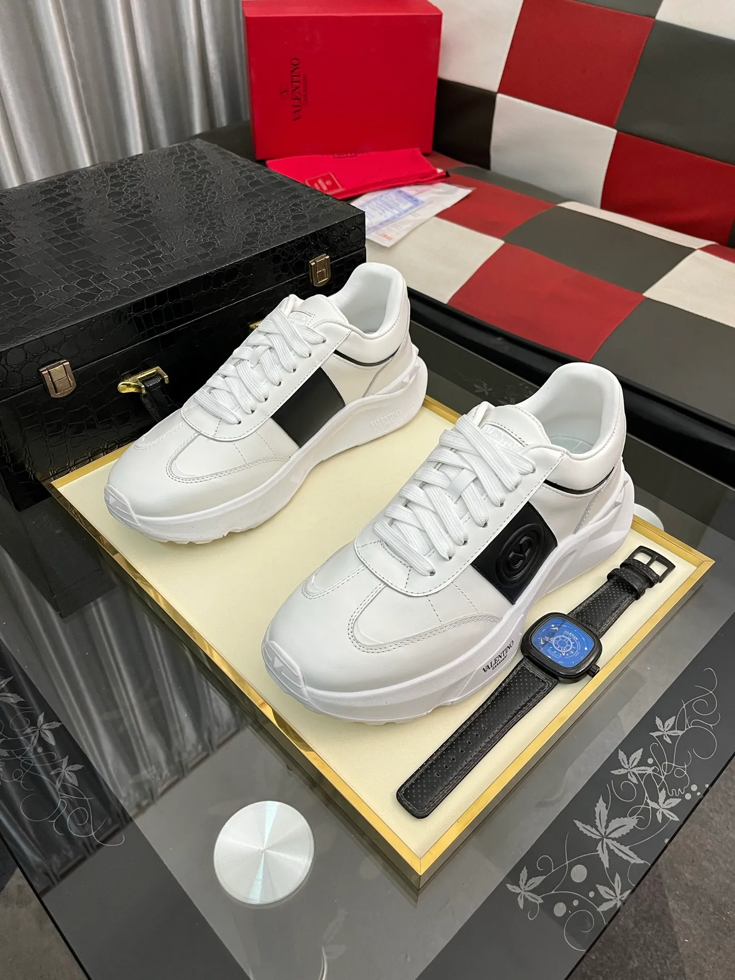 Men's shoes 💰480⌚️⌚️ VALENTINO Valentino's 2024 ss spring and summer new hot casual sports shoes, imported elastic fabric upper ➕The heel is Warren's exclusive rivet shape. The whole is very representative, the combined outsole is really easy to wear and very comfortable on the foot ~ Comes with **4 cm, classic, comfortable and versatile! Size: 38-442️⃣Colors available